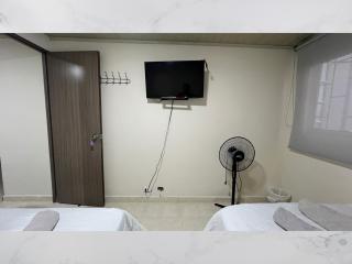 Casa amoblada 15 personas 6 habitaciones 4 baños - Frente al terminal y cable aereo, Cerca de Expoferias, Bosque Popular y Termales del Otoño - 2