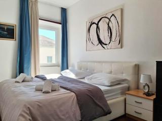 PETRUS SUPERIOR APARTMENT - spacious three-room apartment - prestigious location near Diocletian's Palace and Bacvice beach - the best restaurants within walking distance - free parking provided - 7