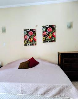 Casa amarela com fundos para seminário - 9