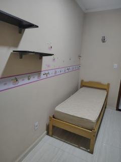 Casa amarela com fundos para seminário - 7