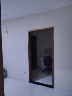 Casa amarela com fundos para seminário - 6