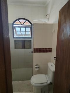 Casa amarela com fundos para seminário - 2