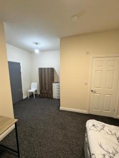 Barnsley Guesthouse Couple Room Ground Floor - 5
