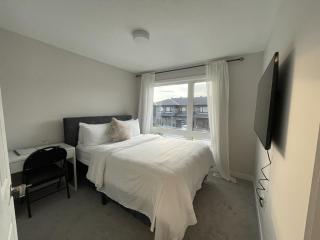 Beautiful room in Ottawa with Private bathroom - 3