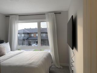 Beautiful room in Ottawa with Private bathroom - 1