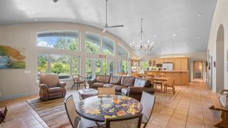 Vineyard Estate w Pool Spa Bocce Ball Mins to Wineries Park Lawndale Road by AvantStay - 4