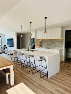 Dual Living 5BR 3Bath 2Kitchen Sleeps 10 -  - 4