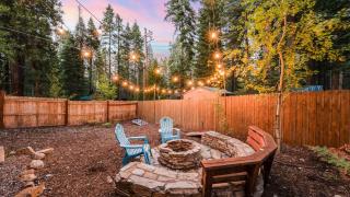 Outdoor Dining Fireplace Trails Nearby Cedar Hollow Retreat by AvantStay - 9