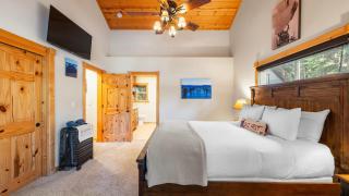 Outdoor Dining Fireplace Trails Nearby Cedar Hollow Retreat by AvantStay - 7