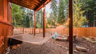 Outdoor Dining Fireplace Trails Nearby Cedar Hollow Retreat by AvantStay - 6