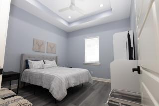 The Blue House - Hitchcock - 5