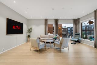 Arctic Supreme Luxe l Balcony View l Free Parking - 5