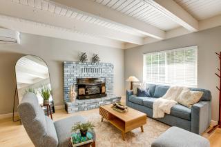 Hot Tub and Game Room Luxe Cabin, Day Trip to Tahoe - 9