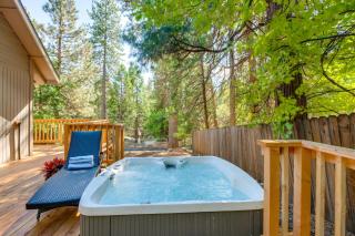 Hot Tub and Game Room Luxe Cabin, Day Trip to Tahoe - 8