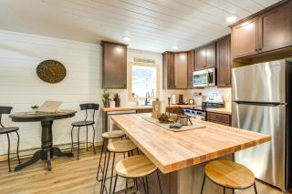 Lake Days, Links and Trails! Danbury Cottage - 9