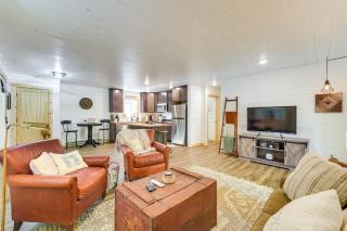 Lake Days, Links and Trails! Danbury Cottage - 0