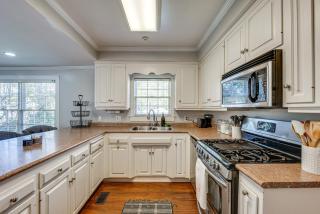 Walk to Dtwn Hahira Inviting Home with Pool and Yard! - 2