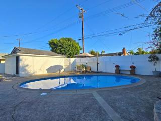 Modern Luxury Huntington Beach Retreat - 7