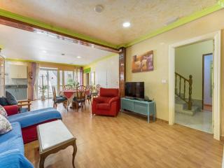 Apartment with communal pool and garden - 3