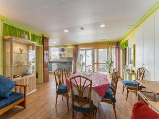 Apartment with communal pool and garden - 8