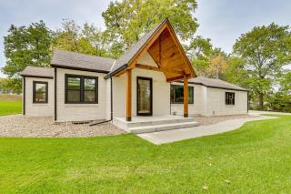 Topeka Farmhouse Hideaway 5 Mi to Downtown! - 7