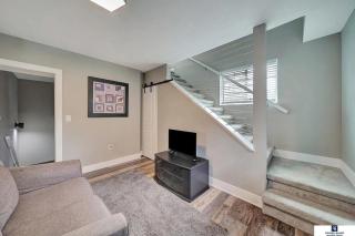 Modern and furnished apartment in downtown Lincoln - 9