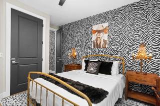 Iconic Ryman Revival - Pews Murals & Karaoke - 3