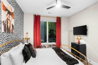 Iconic Ryman Revival - Pews Murals & Karaoke - 2