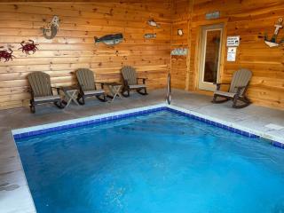 Fall Family Fun-Pool in Cabin-View-Games-Hot Tub - 1