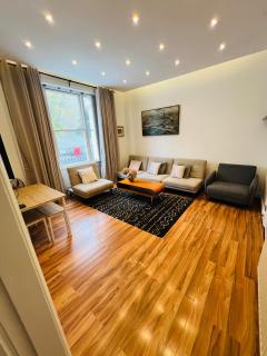 Spacious Apartment walk to Hyde Park & Notting Hill - 0