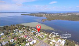Jerrinja - Absolute waterfront with jetty - 5 mins to Hyams Beach - 6