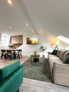 3 Bedroom Apartment Bamborough Gardens - 9