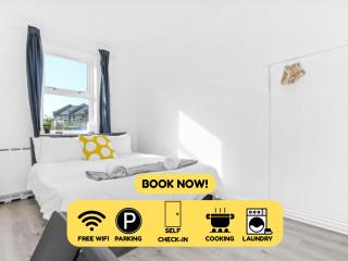 Modern Thames Circle 1-Bedroom Gem in Canary Wharf - 0