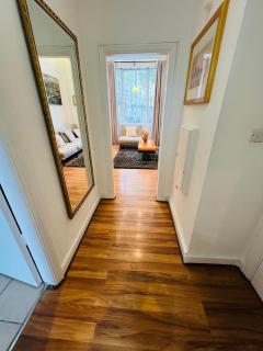Spacious Apartment walk to Hyde Park & Notting Hill - 1