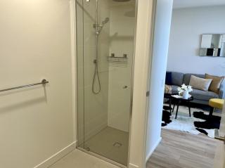 Level 18 Heart of Adelaide with Gym, City Views - 4