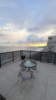 Flat Pituba Sol - conforto e ótima localização - 0