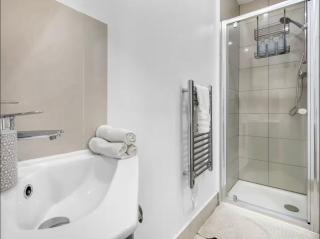 Stylish City Apartment - 4