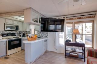 5 Mi to Surprise Stadium! Arizona Winter Getaway - 4