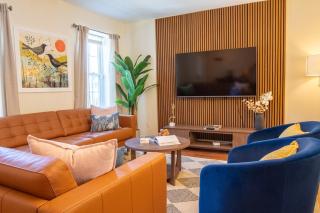 Downtown Albany, Hot Tub, Game Room, eV Charger - 0