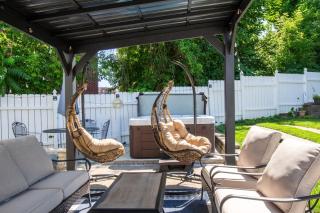 Downtown Albany, Hot Tub, Game Room, eV Charger - 4