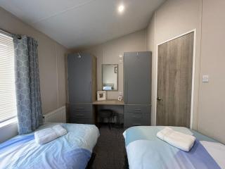 Elegant Lodge in Peaceful Holiday Resort - 6