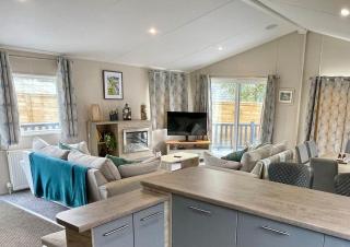 Elegant Lodge in Peaceful Holiday Resort - 3