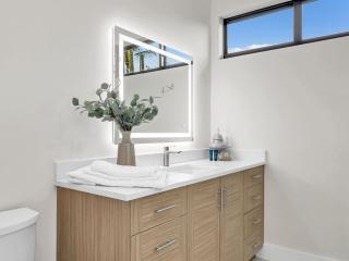 Elegant Naples Studio with Huge Bathroom - 9