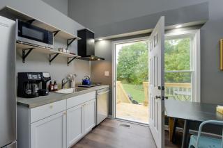 Work From Home Stylish Apartment in Cheverly! - 7