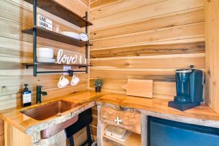 Private Hot Tub, Fire Pit! Pickwick Lake Escape - 1