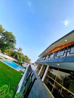 Espectacular casa con jardín y alberca privada - 4