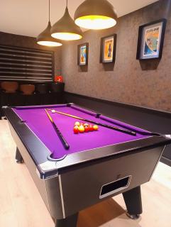 Richmond Cottage - Brand New 4BR Holiday Home, just 3 minutes from the beach with Pool Table and Free Parking - 0