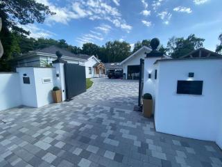 Jaw Dropping House with Hot Tub & Heated Private Indoor Pool - 6