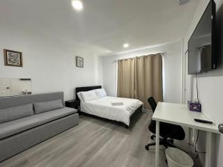 Spacious 4BR Retreat in Pomona with Sauna and Hot Tub - 4