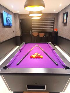 Richmond Cottage - Brand New 4BR Holiday Home, just 3 minutes from the beach with Pool Table and Free Parking - 3